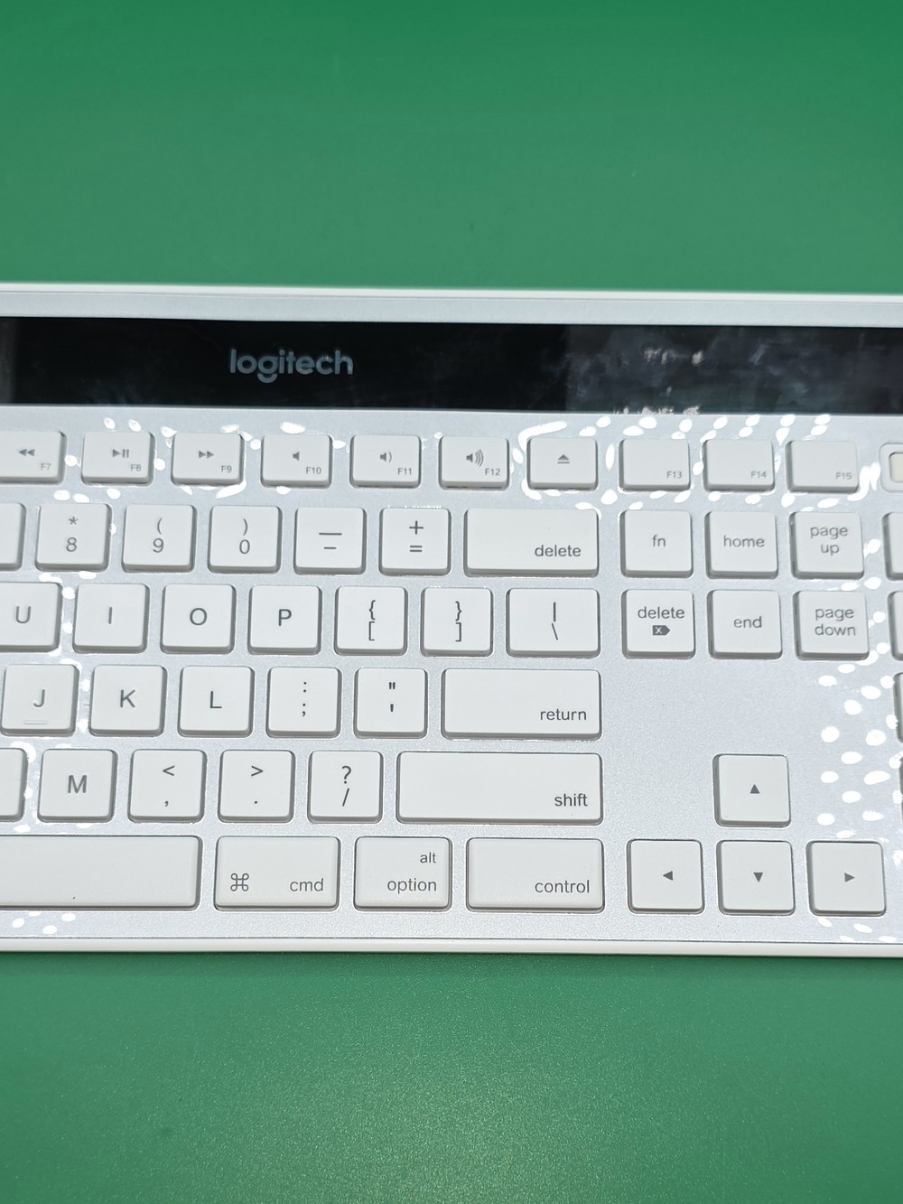 Logitech K750 Solar Wireless Keyboard + M510 Mouse Combo — Mac Layout
